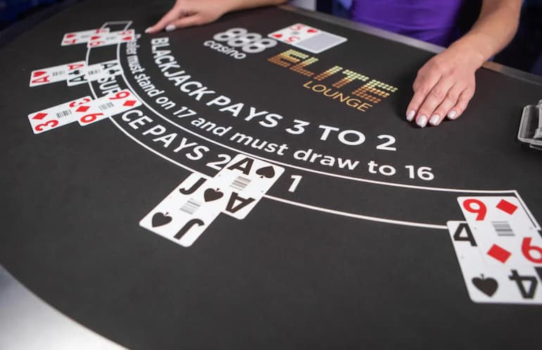 Una tavolo di blackjack nell'esclusiva elite lounge di 888casino!
