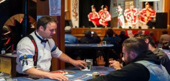 Un dealer di un casinò canadese