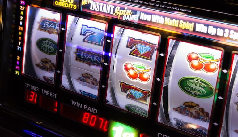 Slot Bar