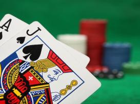 Chiedere carta o stare al blackjack
