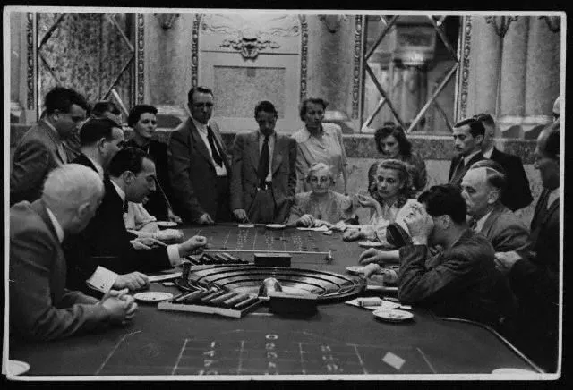 Una roulette francese con un doppio tavolo